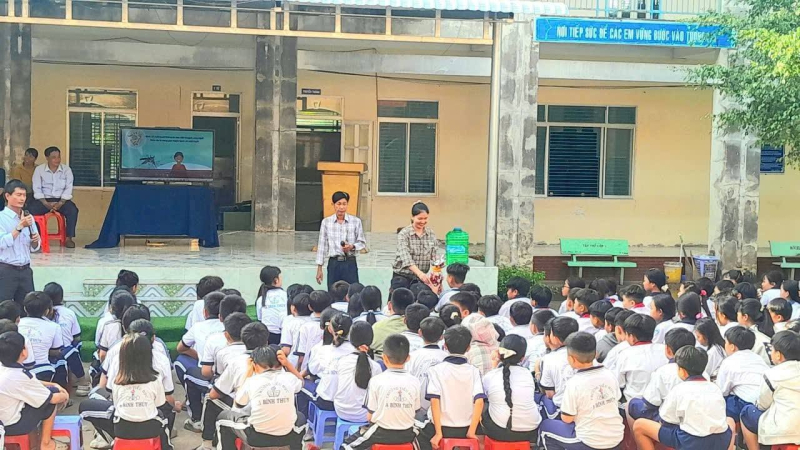 truyen thong phong benh sot xuat huyet trong hoc duong